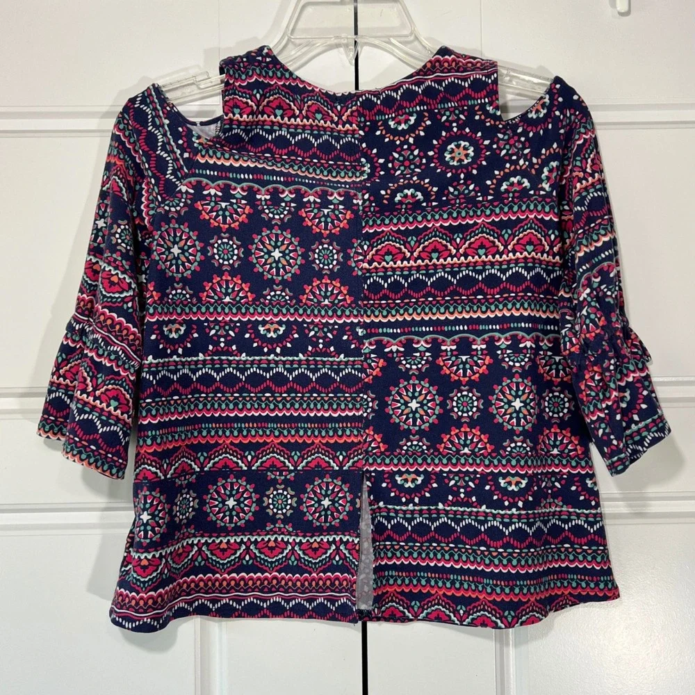 Jessica Simpson vibrant statement